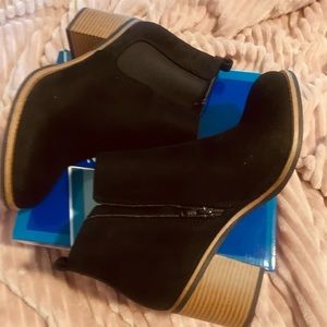 🌺WHITE MOUNTAIN Black Ladies Ankle Boot Size 9🌺